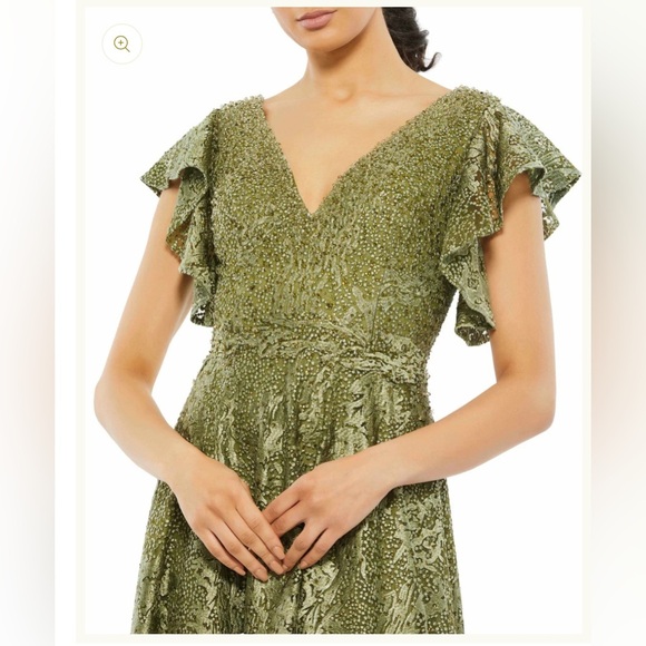 Mac Duggal Embroidered Flutter Sleeve V-Neck Gown NWT Size 16  Style #20310 - Picture 4 of 8